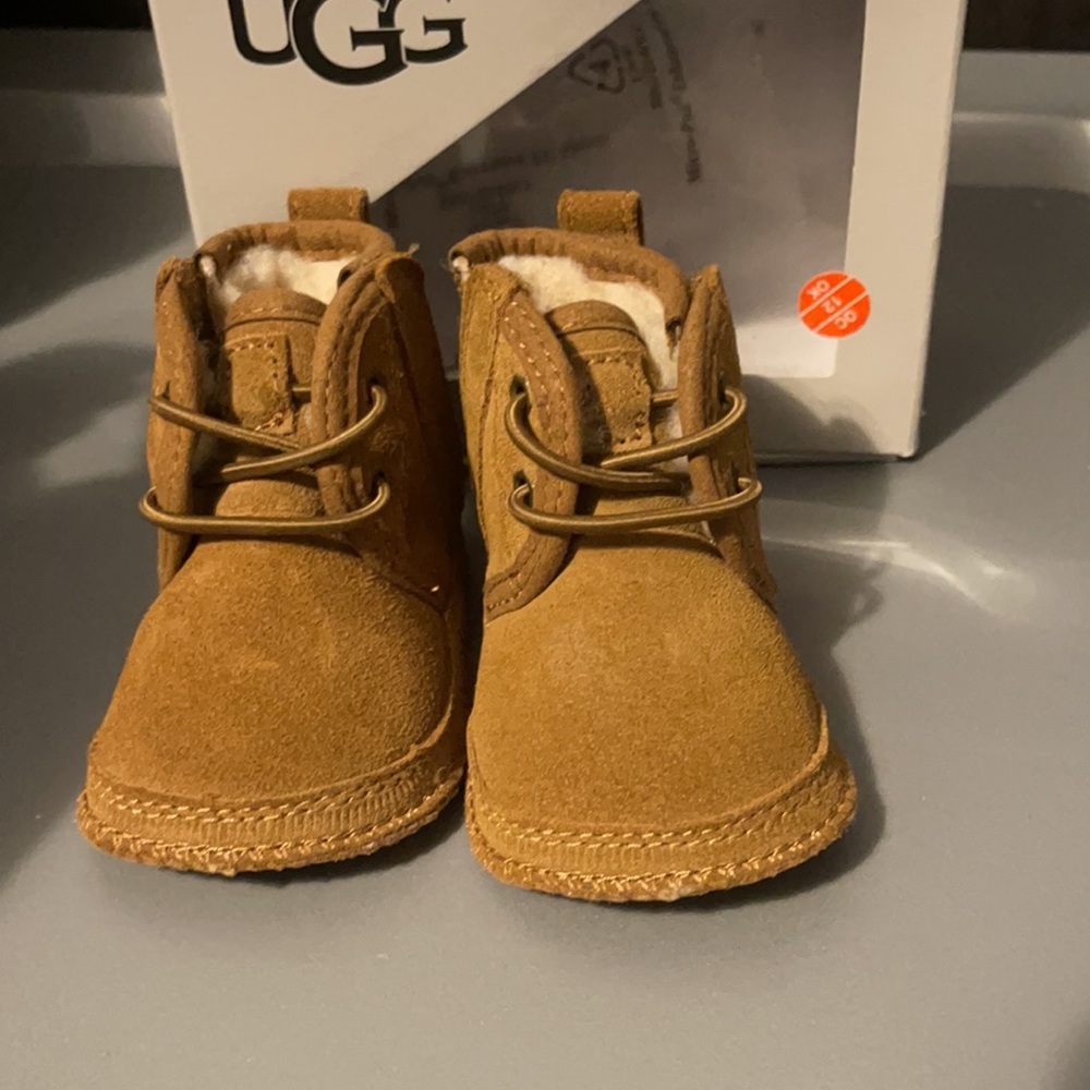 UGG BABY NEUMEL  SIZE:0/1